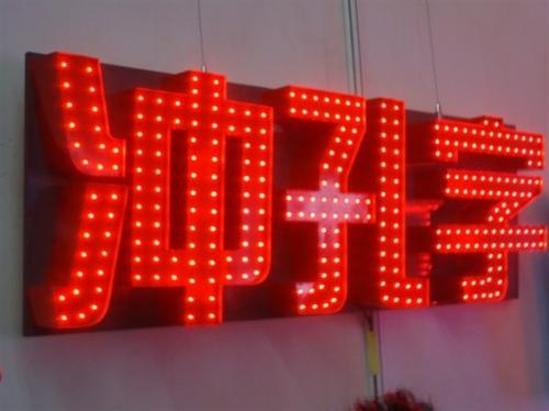 四川大香蕉黄色电影会发现很多高层建筑楼顶大字都是红色的，这是为什么呢?